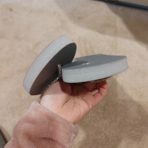 Old Navy size 7 NWOT Grey Gray Flip Flops Sparkle Summertime Cute Wedding - Picture 4 of 6